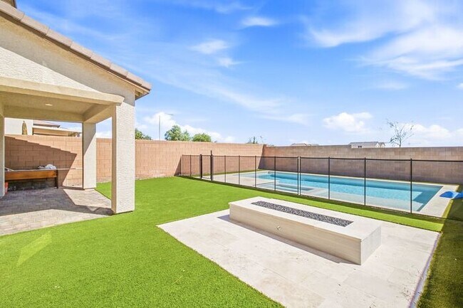 Spacious 4-Bedroom Home with Pool, Spa & Covered Patio