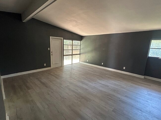 Photo - 1911 S Riverview Cir