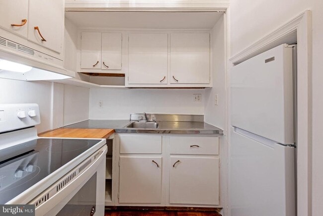 Photo - 2908 Q St NW Unit 106