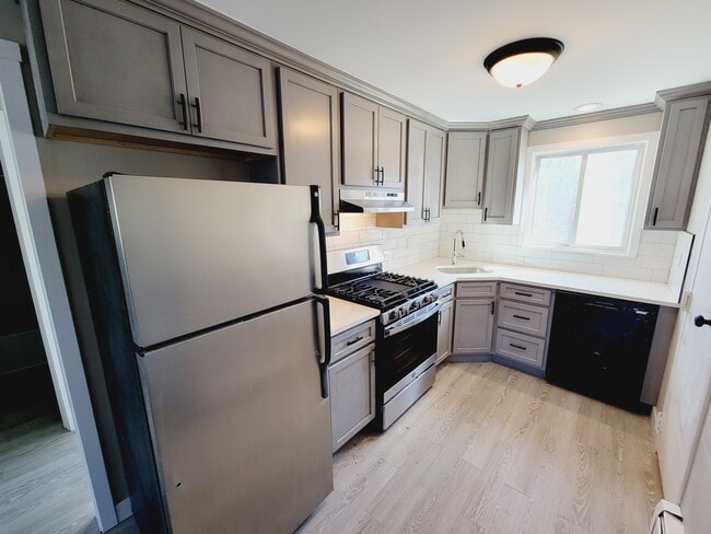 Building Photo - 41 Evergreene Unit 41