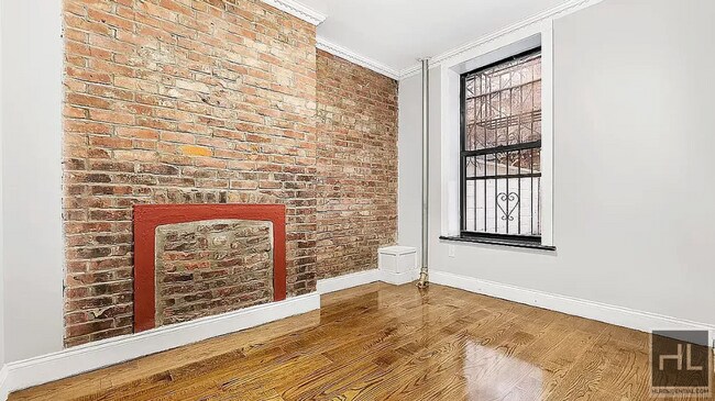 Photo - East 1st Street Unidad 1R