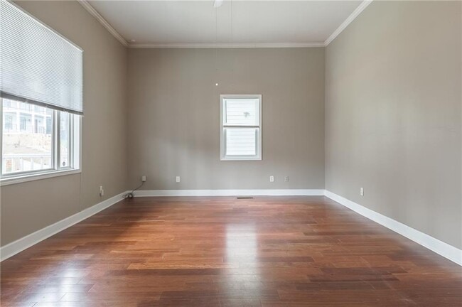Photo - 732 Windsor St SW