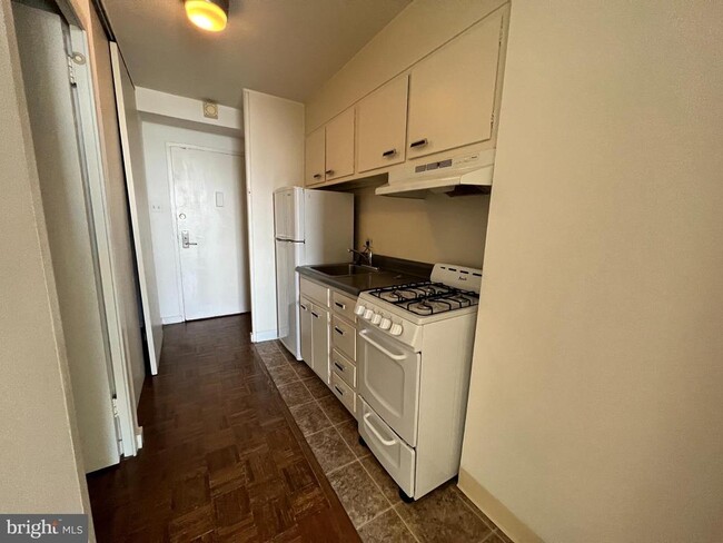 Photo - 604-36 S Washington Square Apartment Unit 1813