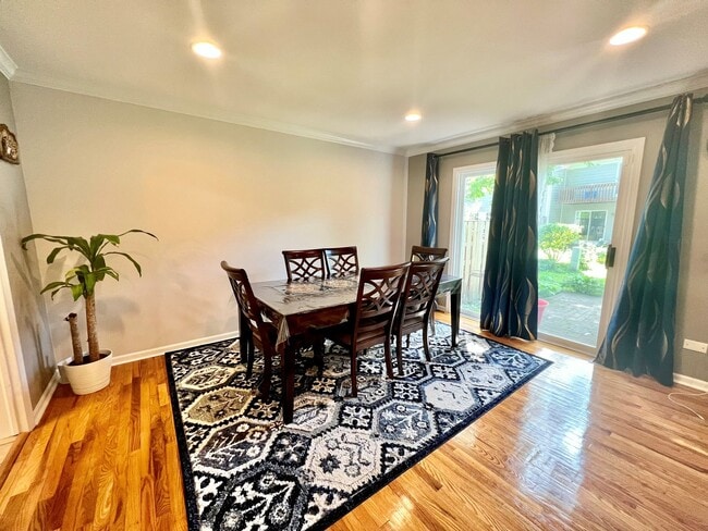 Photo - 805 Suffield Square