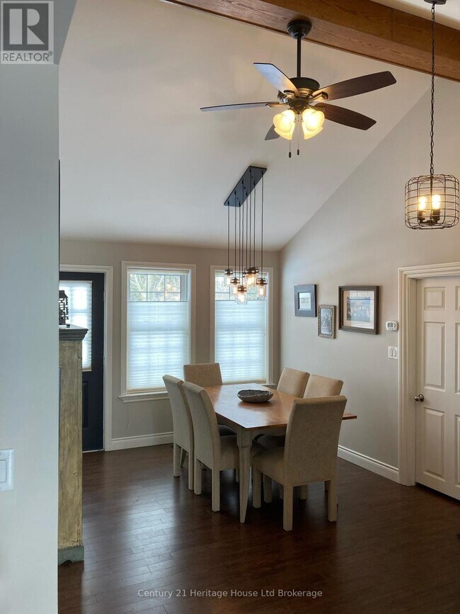 Photo - 42 Potters Rd N