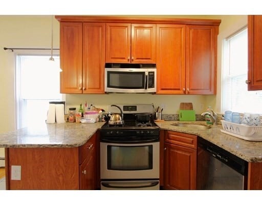 Building Photo - 45 Bayard St Unit 2