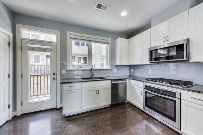 Photo - NICE 3BD/3.5BA luxury 4-level townhouse in ROCKVILLE!