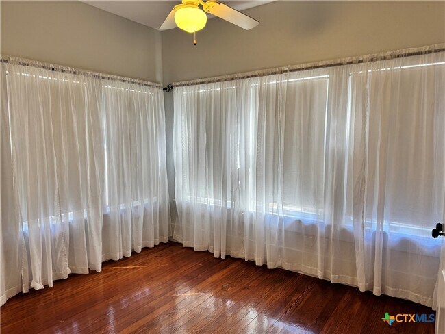 Photo - 713 Burleson St