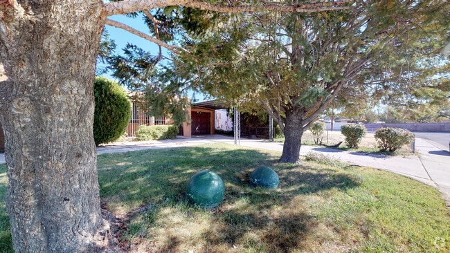 Building Photo - UPTOWN 3/BD 2/BA 1/CP WORKSHOP Rental