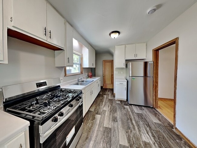 Photo - 1946 Cottage Ave E