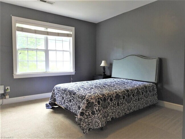 Photo - GORGEOUS TOWNHOME FOR RENT! 3 beds/2.5 baths