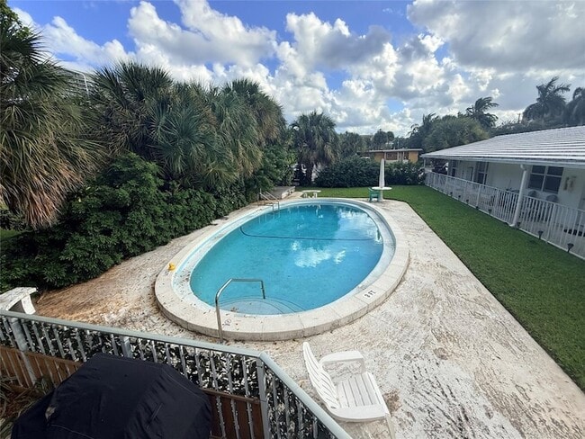 Building Photo - 3217 NE 11th St Unit 7