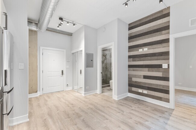 Photo - 7645 N Sheridan Rd Unit 109