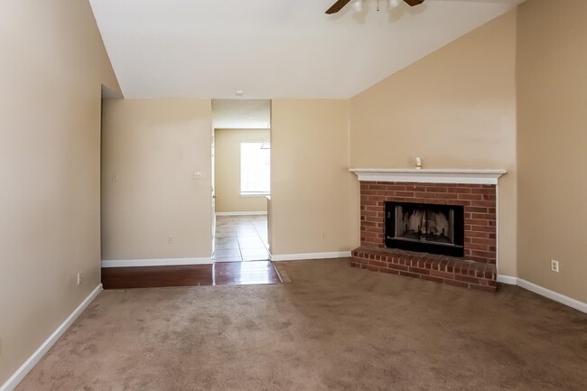 Photo - 6719 Ross Manor Dr