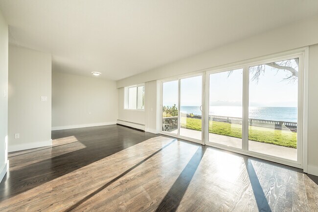 Building Photo - Royal Reef Apartments