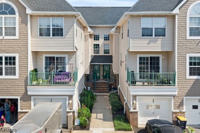 Photo - 202 Rhoads Dr