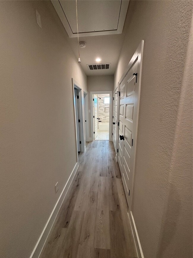 Photo - 108 E 44th St