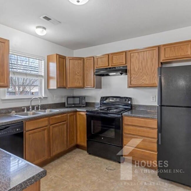 Photo - 18 Whitethorn Ln