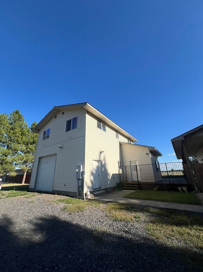 3 Bedroom, 2 Bath Home on 1 Acre Property - 3 Bedroom, 2 Bath Home on 1 Acre Property