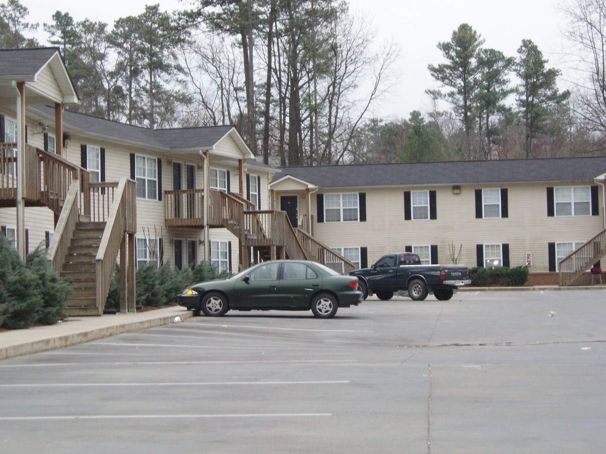 Photo - Excalibur Village Apartments