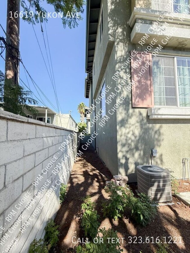 Photo - 16619 Yukon Ave