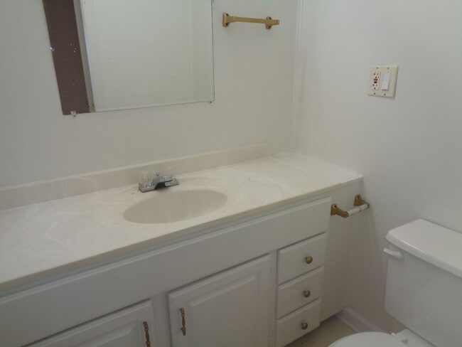 Photo - 5613 Baldwin Ave