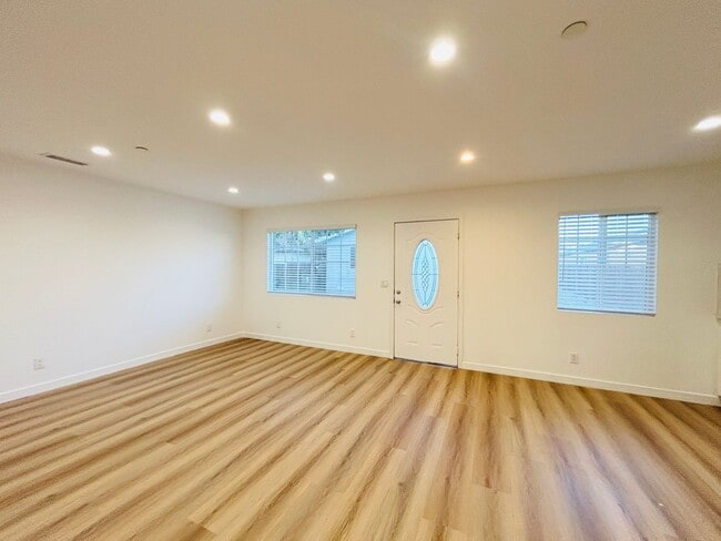 Photo - Spacious 6-Bedroom with Private Yard & Parking in Sylmar!