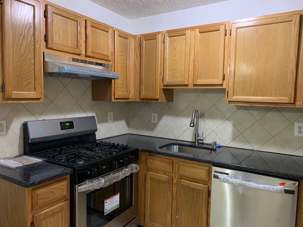 Photo - 18 Inverness Dr Unit Inverness