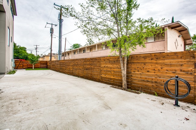 Photo - 1500 Bennett Ave