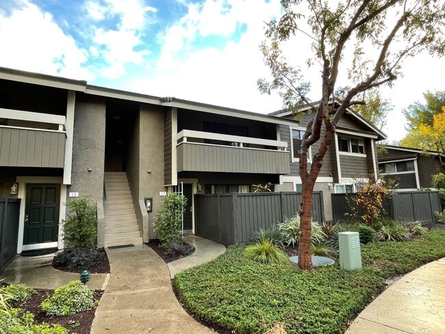Building Photo - Unique Condo In Irvine