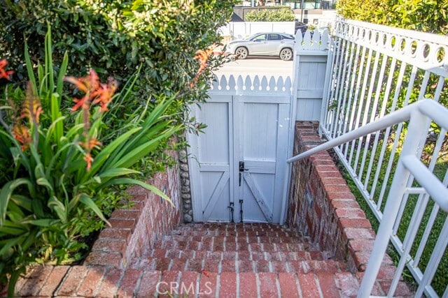 Photo - 1086 Glenneyre St