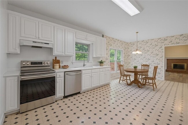 Photo - 219 Deerhill Dr