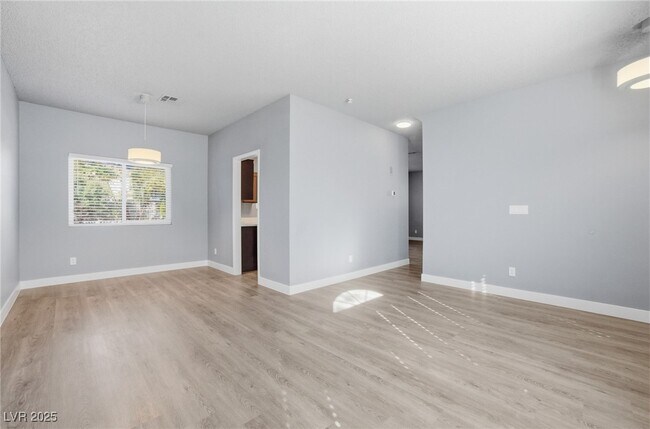 Photo - 1460 Daybreak Rd