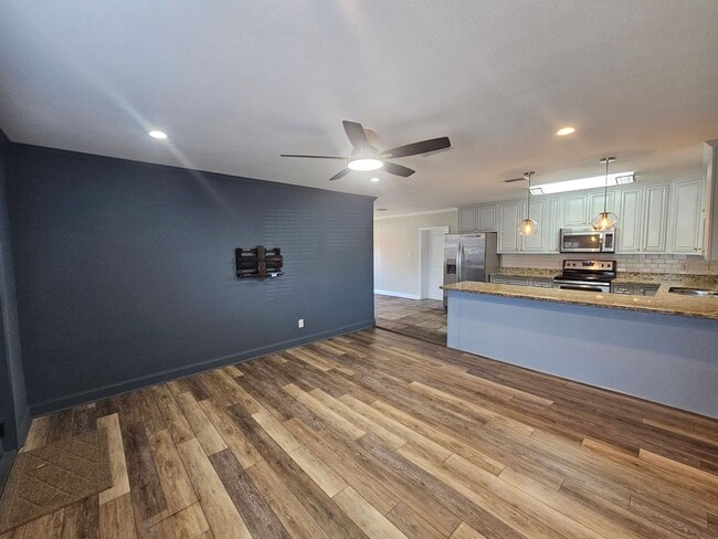 Photo - Exquisite 4Bed/2Ba Home in The Cove! *1/2 Off Security Deposit for Active-Duty Military!!*
