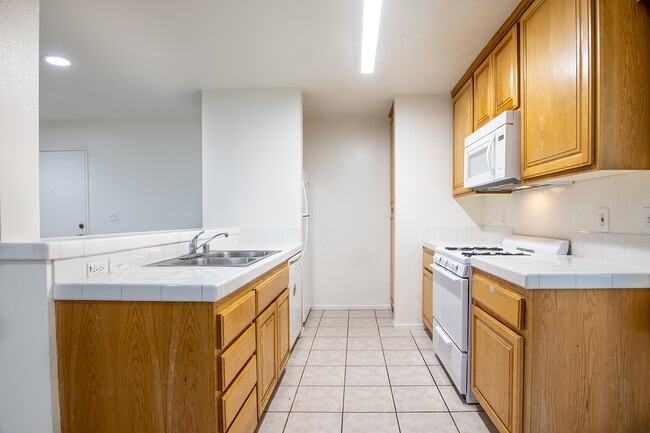 Photo - 1189 W 36th St