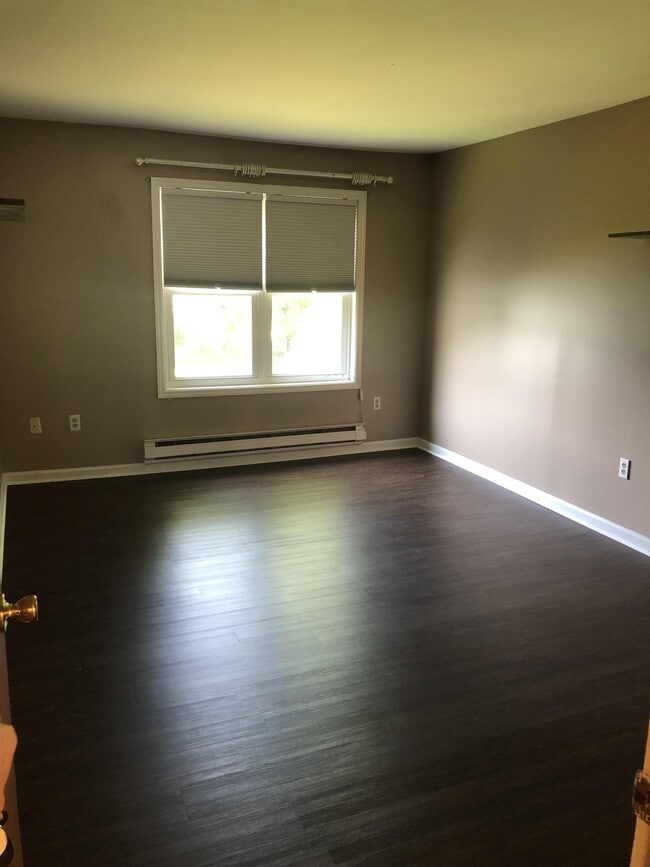 Photo - 124 Pickwick Pl