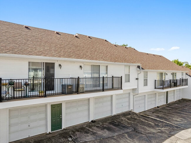 ¡Disfrute del estacionamiento del garaje! - Fleming Court
