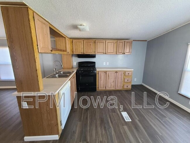 Photo - 700 W Ridgeway Ave
