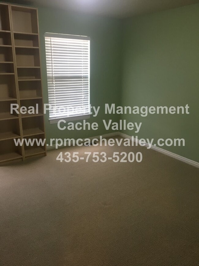 Photo - Pet Friendly, 2 br 1.5 bath Town home. Ava...