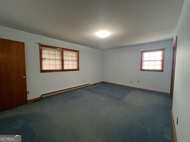 Photo - 215 Old Oxford Rd