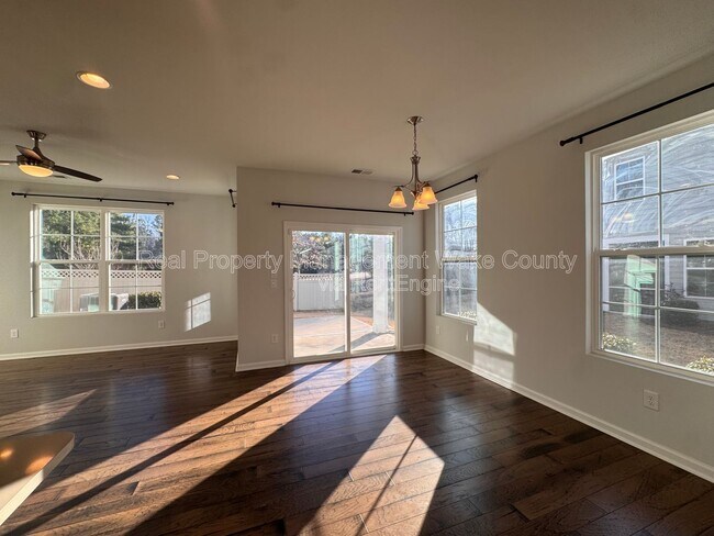 Photo - 837 Salem Pointe Pl