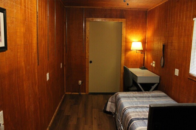 Photo - 2011 Miller Rd Unit A