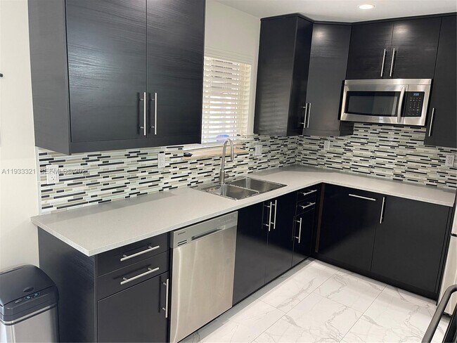 Photo - 2971 SW 35th Ave Unidad Front