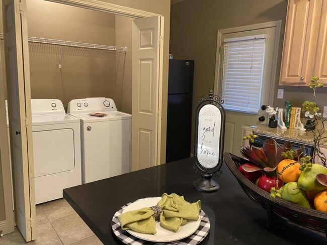 Photo - 1720 Mignonette Ln