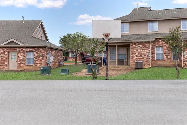 Building Photo - 9257 Somerset Rd Rental