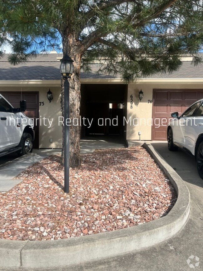 Building Photo - 6598 Pinewood Dr Rental