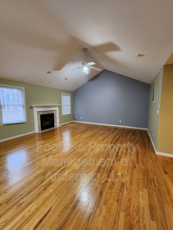 Photo - 102 Circle Dr