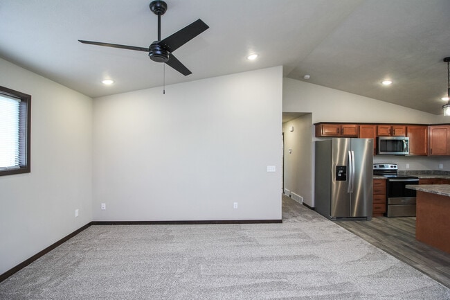 Photo - 610 W Samantha St