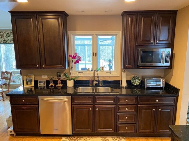 Photo - 1073 W Elm St