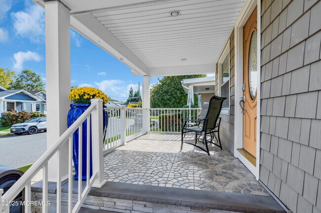 Photo - 35 Lipman Pl